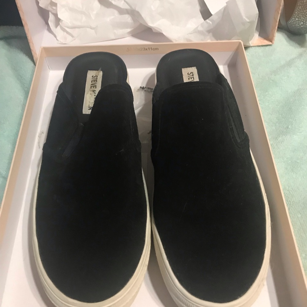 Steve Madden slip on sneakers